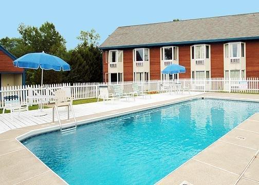 Econo Lodge Inn & Suites Shelburne Exterior foto